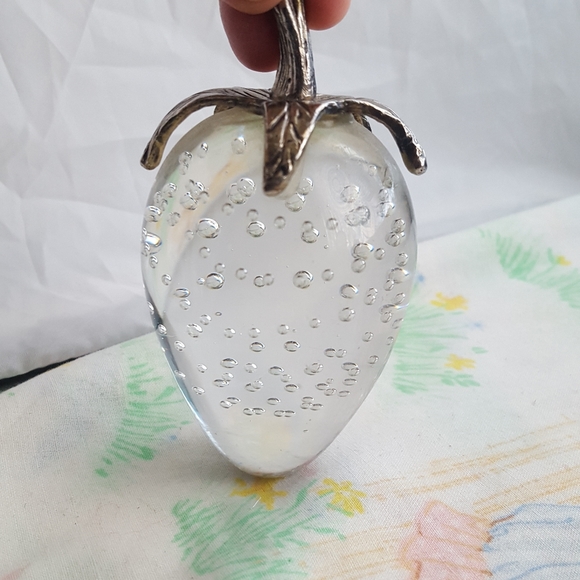 Vintage ART Glass Strawberry Paperweight Decoration - Picture 3 of 8